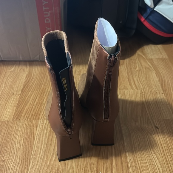 Brown suede boots - Picture 3 of 4